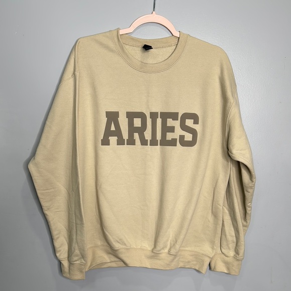Gildan Sweaters - Aries   Unisex  Crewneck Sweatshirt Sz M